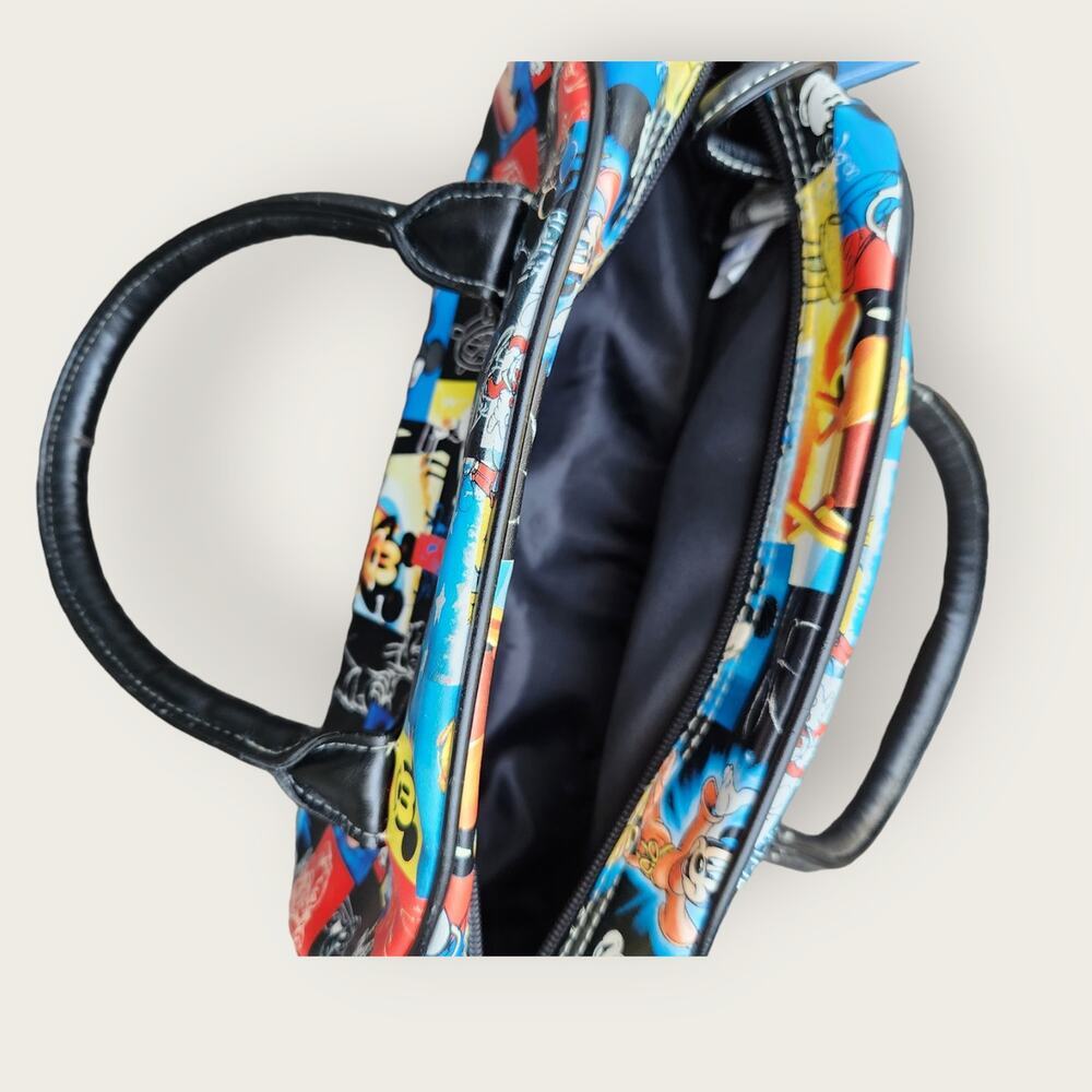 Walt Disney Resort Mickey Mouse Small Zip Purse with Id holder - Picture 2 of 7
